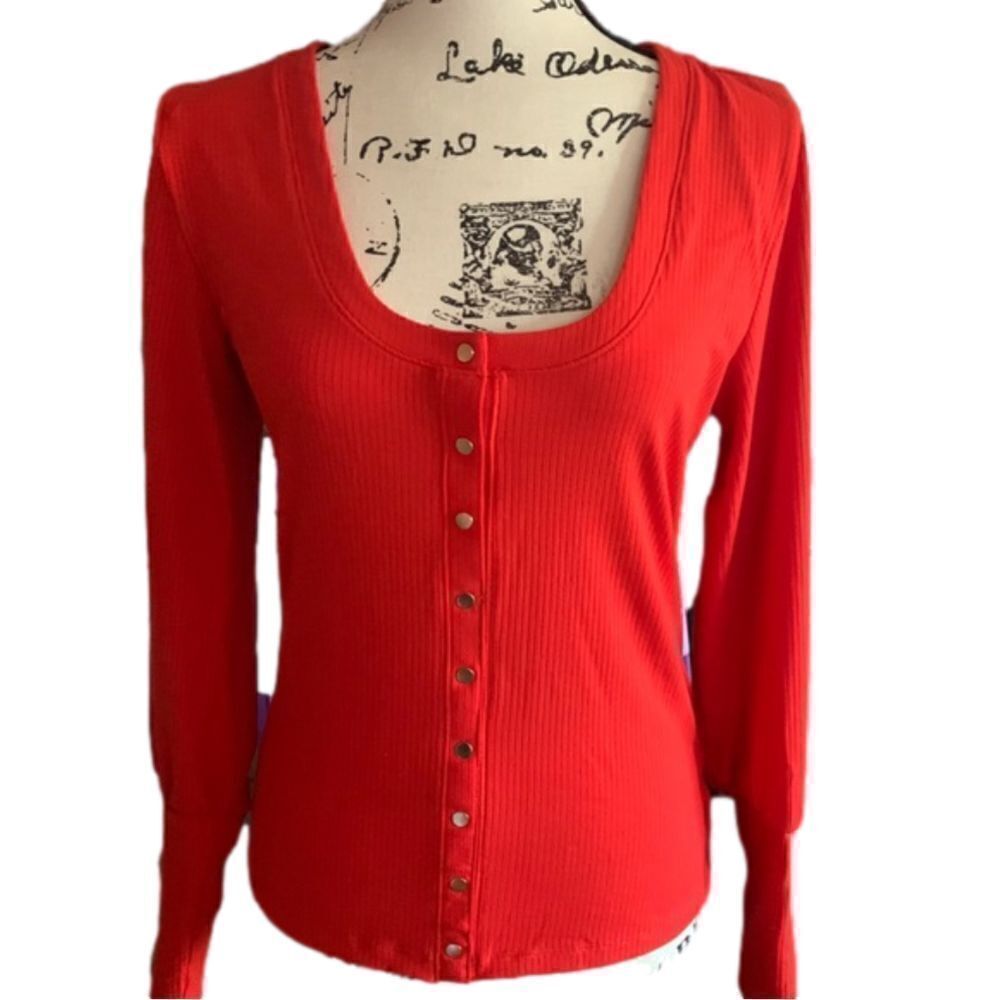 NWT Jennifer Lopez shirt. Size Small
